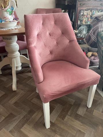 Te koop chique eetkamerstoelen beschikbaar voor biedingen