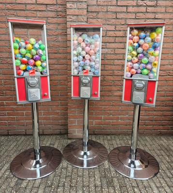 FIFTIES SIXTIES BEAVER CAPSULE AUTOMATEN OP CHROMEN VOET  beschikbaar voor biedingen