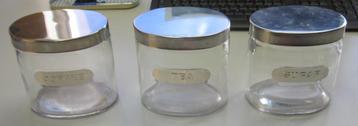 Te Koop: Acht glazen voorraadpotten.  beschikbaar voor biedingen