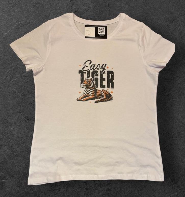 Nieuw​ T-shirt met opdruk 'Easy Tiger', Kleding | Dames, T-shirts, Nieuw, Maat 38/40 (M), Wit, Korte mouw, Ophalen of Verzenden