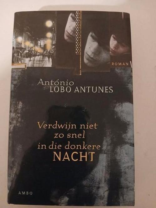 A. Lobo Antunes - Verdwijn niet zo snel in die donkere nacht, Boeken, Literatuur, Zo goed als nieuw, Nederland, Ophalen of Verzenden