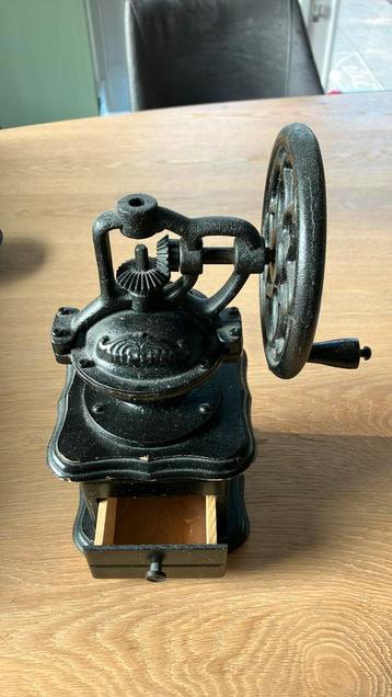 Koffiemaler zwart beschikbaar voor biedingen