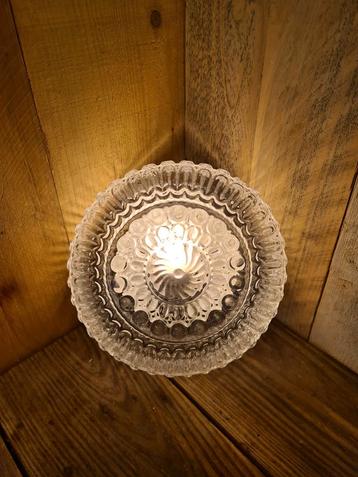 Vintage of retro plafondlamp van glas diameter 20 cm  beschikbaar voor biedingen