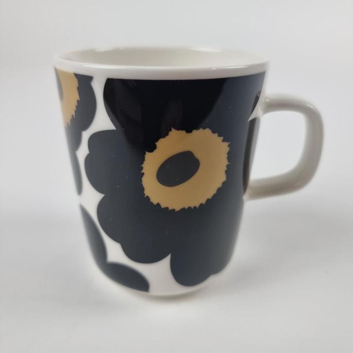 Marimekko Unikko mok wit zwart goud 2,5dl, Antiek en Kunst, Kunst | Designobjecten, Ophalen