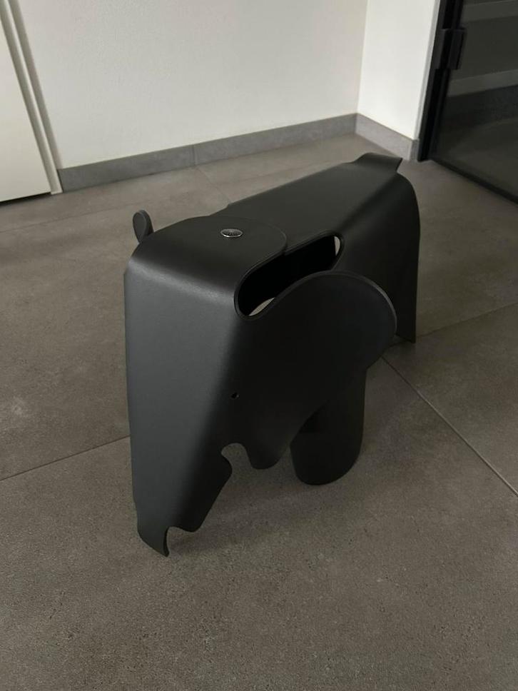 Vitra eames elephant zwart design object krukje stoeltje, Huis en Inrichting, Krukjes, Zo goed als nieuw, Kunststof, Ophalen