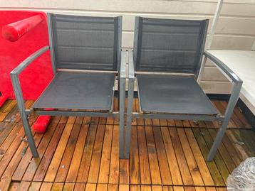 Set of 2 Metalen Tuinstoelen en Bank beschikbaar voor biedingen