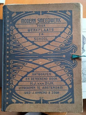 Modern smeedwerk voor werkplaats en school beschikbaar voor biedingen