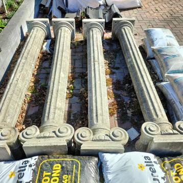 Beton pilaren op voet 211 cm hoog  beschikbaar voor biedingen