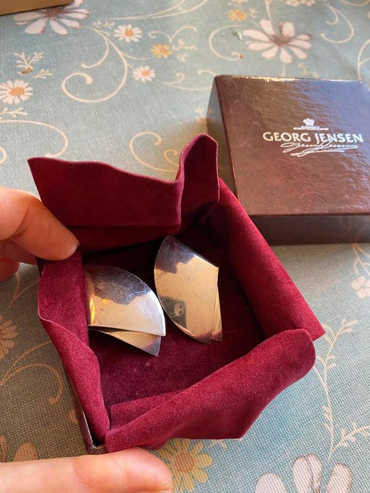 Zilveren oorklips van Deense kunstenaar Georg Jensen, Antiek en Kunst, Antiek | Goud en Zilver, Zilver, Ophalen of Verzenden