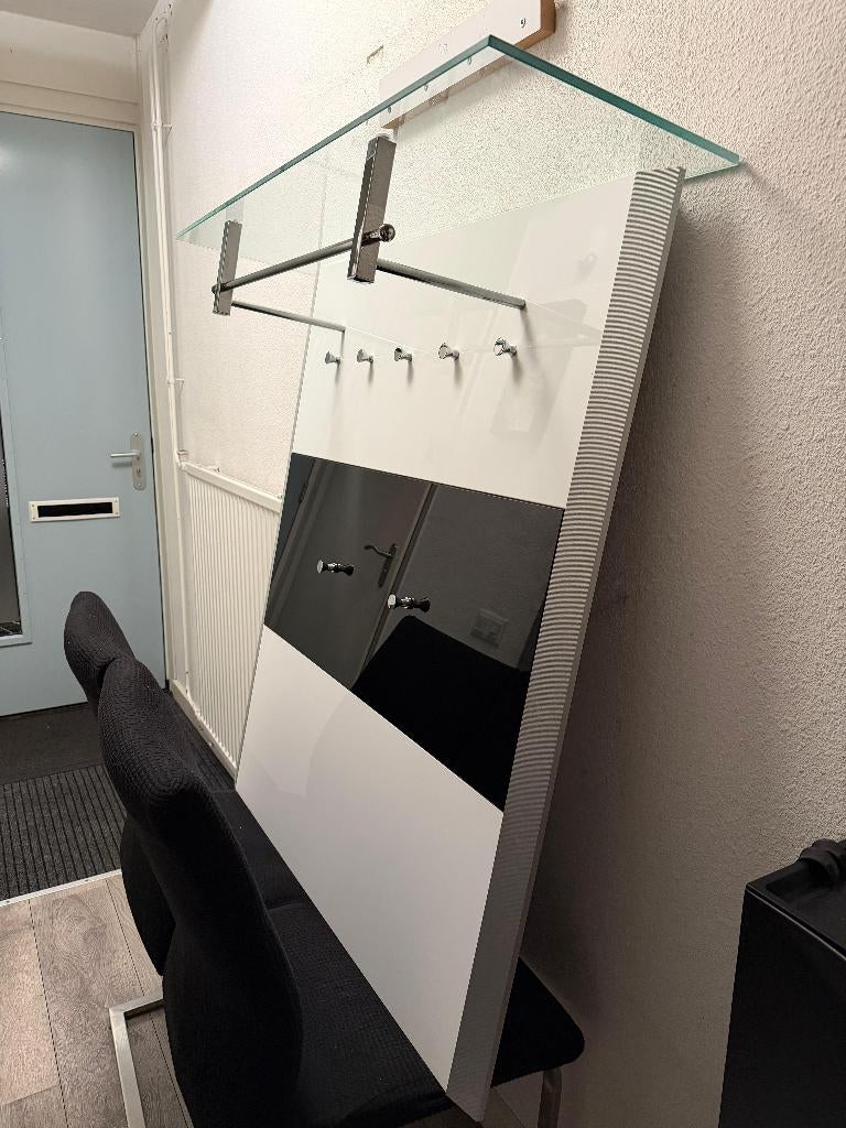 Gratis Kapstok met verlichte glazen plank, Ophalen, Gebruikt