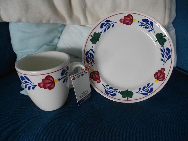 Royal boch boerenbont gebakschotel en bekertje, Huis en Inrichting, Keuken | Servies, Nieuw, Overige typen, Boerenbont, Porselein