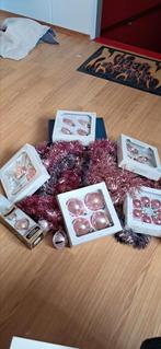 Roze glazen kerstballen en slingers, Ophalen, Zo goed als nieuw