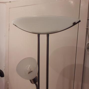 vloerlamp IKEA chroom met extra leeslamp eraan, echt glas