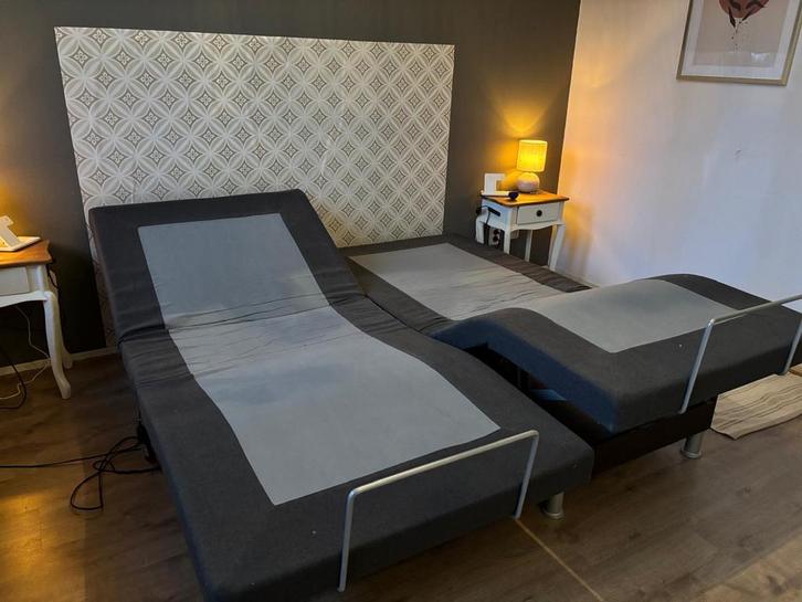 Elektrisch bed, 2-delig, zonder matras, Huis en Inrichting, Slaapkamer | Bedden, Gebruikt, Eenpersoons, 90 cm, 200 cm, Stof, Grijs
