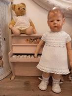 Vintage hand gebreid poppen jurkje. jaren 50, Verzamelen, Poppen, Verzenden, Zo goed als nieuw, Kleertjes