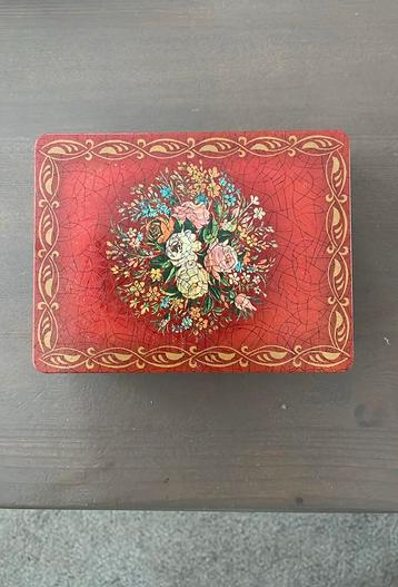 Antiek  vintage koek of chocolade blik beschikbaar voor biedingen