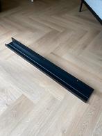 IKEA schilderijplank zwart 115 cm, Huis en Inrichting, Woonaccessoires | Wandplanken en Boekenplanken, Zo goed als nieuw, Ophalen