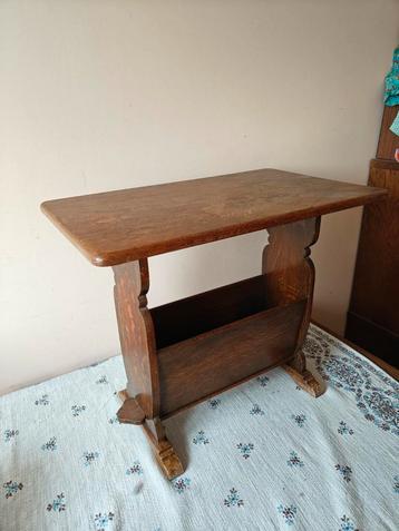 Antieke Lectuurtafel beschikbaar voor biedingen