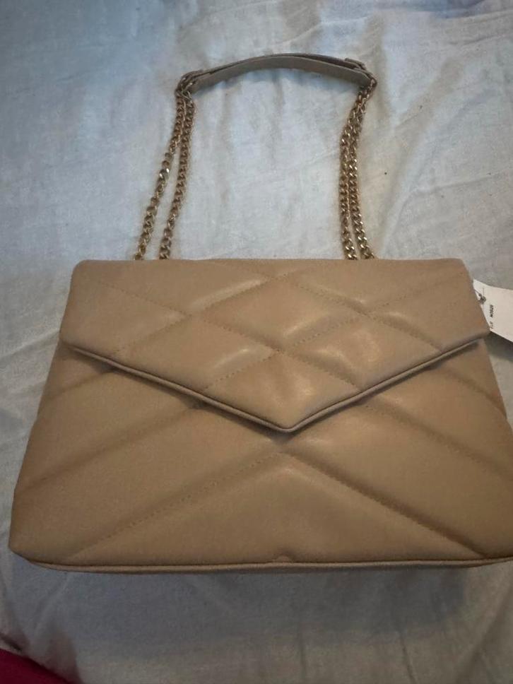 Beige H&M Schoudertas met Ketting, Sieraden, Tassen en Uiterlijk, Tassen | Damestassen, Nieuw, Schoudertasje, Beige, Ophalen of Verzenden