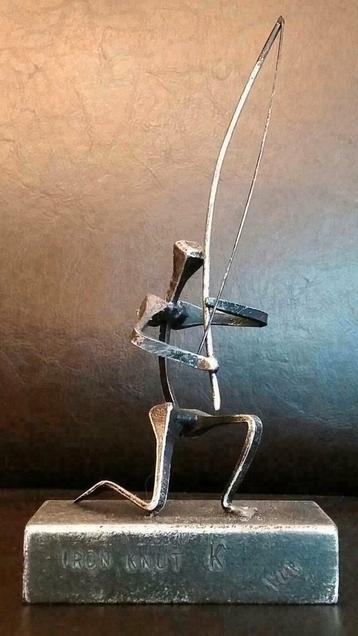 ABSTRACT Iron Knut Fisherman beschikbaar voor biedingen