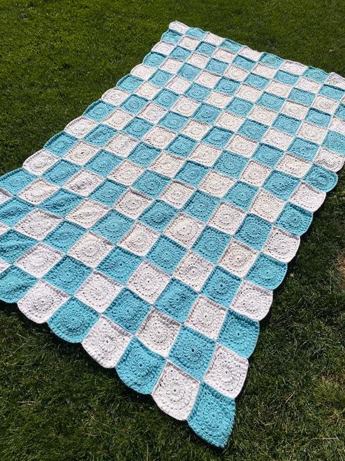 Prachtig gehaakt vintage sprei/ plaid/ picknickkleed, Huis en Inrichting, Woonaccessoires | Plaids en Woondekens, Zo goed als nieuw