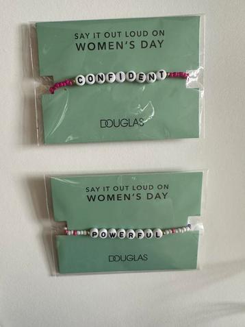 Gratis - kleurrijke armbandjes beschikbaar voor biedingen