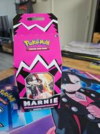 Marnie premium tournament collection, Hobby en Vrije tijd, Verzamelkaartspellen | Pokémon, Ophalen of Verzenden, Zo goed als nieuw