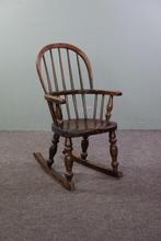 Antieke windsor kinder schommelstoel, rond 1850, Antiek en Kunst, Antiek | Meubels | Stoelen en Banken, Ophalen