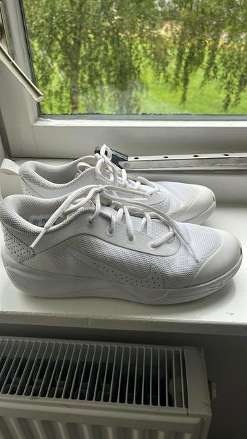 Nike sneakers maat 38 voor bij schoolgym beschikbaar voor biedingen