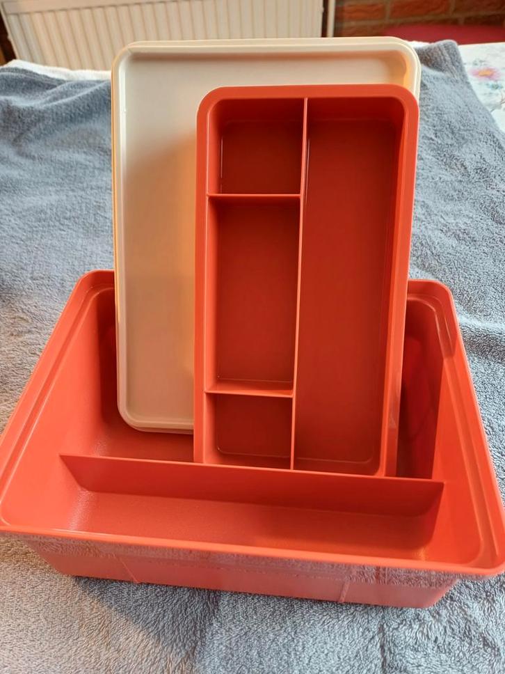 Tupperware naaidoosje met deksel en tweede laag - Nieuw, Huis en Inrichting, Keuken | Keukenbenodigdheden, Nieuw, Ophalen of Verzenden