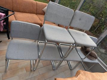 6 grijze stoelen beschikbaar voor biedingen