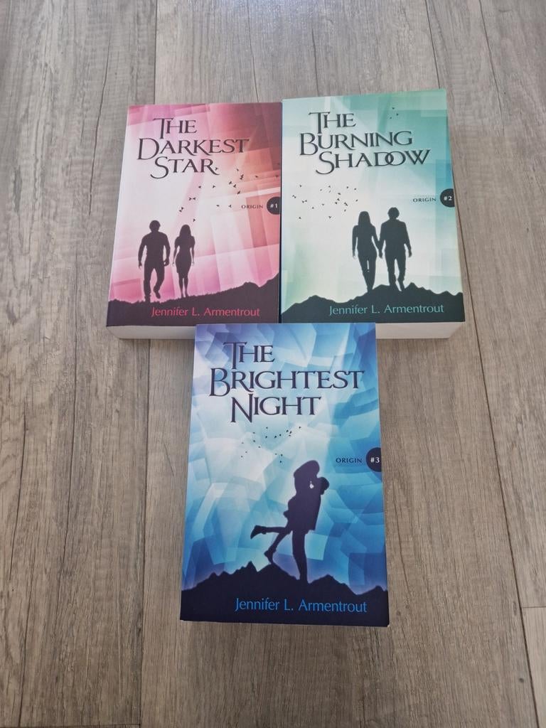 Boeken jennifer l armentrout origin deel 1 2 3 lux brightest, Ophalen of Verzenden, Zo goed als nieuw