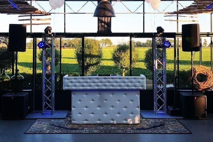 Uniek Wit Chesterfield DJ Meubel / DJ Booth - 190x70x111cm, Muziek en Instrumenten, Dj-sets en Draaitafels, Ophalen, Gebruikt