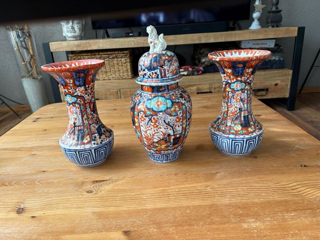 Driedelig Japans Imari kaststel, Ophalen