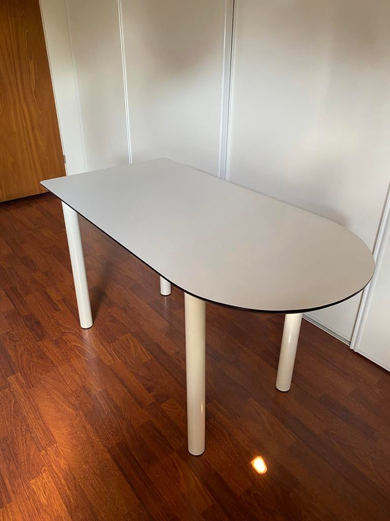 Stevige kunststof keukentafel - 130x64,5x85 cm, Huis en Inrichting, Tafels | Eettafels, Ophalen, Kunststof, Gebruikt, 100 tot 150 cm