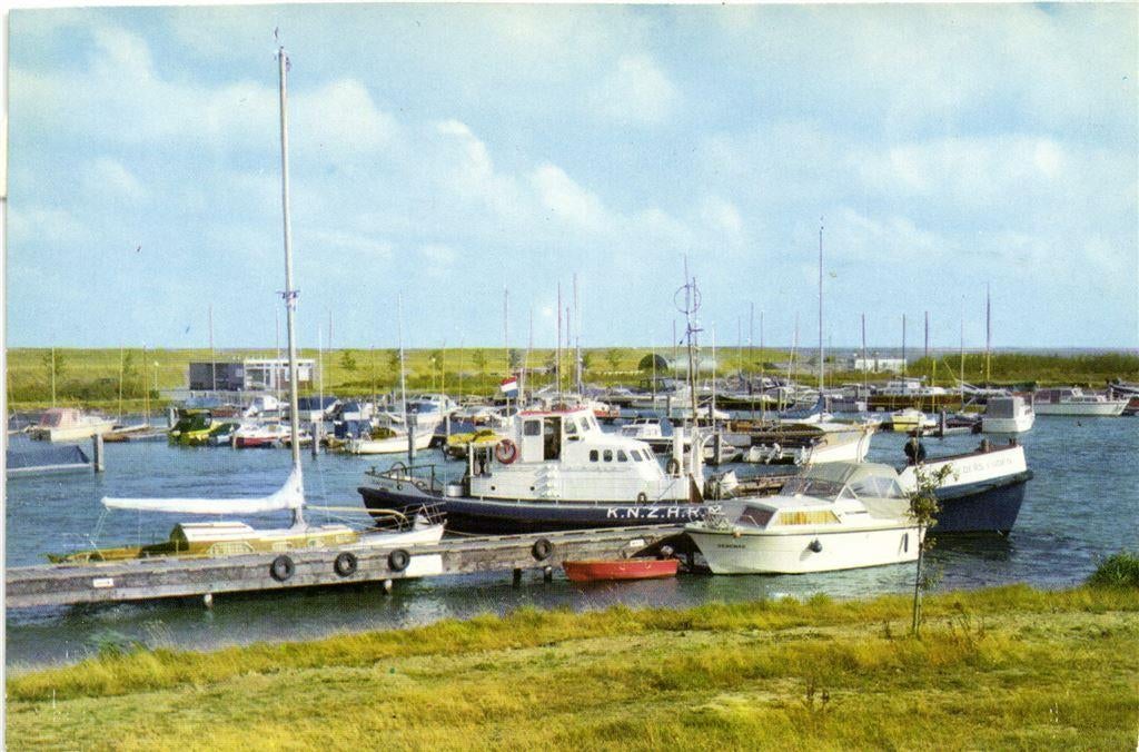 Jachthaven Oostmahorn Friesland - boten - 1985 gelopen, Ophalen of Verzenden, Voor 1920, Gelopen, Friesland