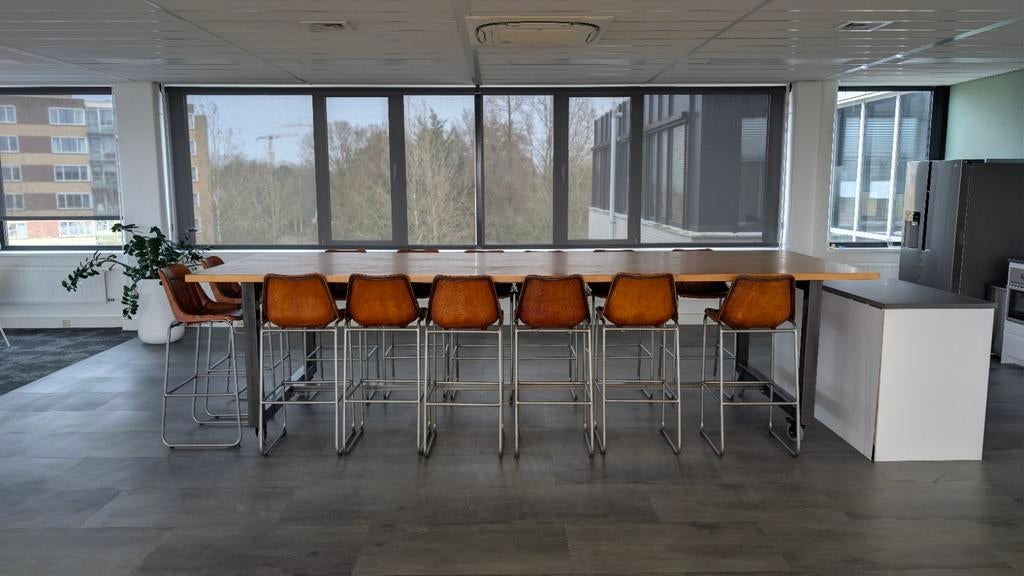 Grote kantine/kantoor tafel met hoogwaardige stoelen, Huis en Inrichting, Tafels | Eettafels, 100 tot 150 cm, 200 cm of meer, Zo goed als nieuw