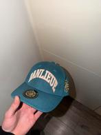 banlieue pet, Ophalen of Verzenden, Zo goed als nieuw