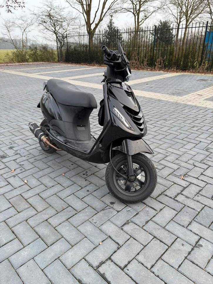Piaggio zip 80cc (full malossi), Fietsen en Brommers, Scooters | Piaggio, Zo goed als nieuw, Zip, Benzine, Ophalen