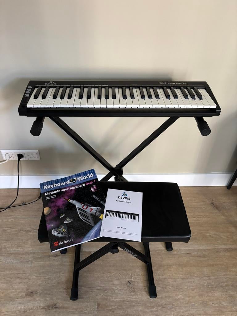 Devine EZ-Creator Key XL Keyboard met standaard en boek, Muziek en Instrumenten, Ophalen of Verzenden, Zo goed als nieuw, Met standaard
