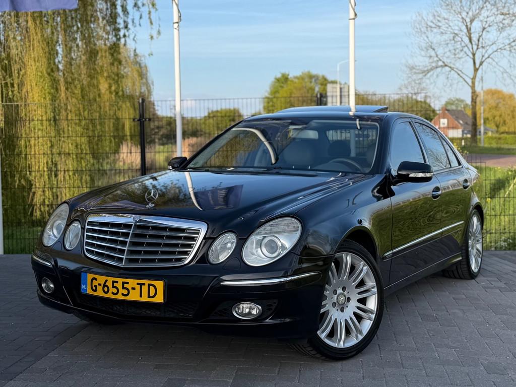 Mercedes-Benz E-klasse 280 V6 AUT / CLIMA / LEDER / SCHUIFDA, Auto's, Automaat, Achterwielaandrijving, Gebruikt, Bedrijf