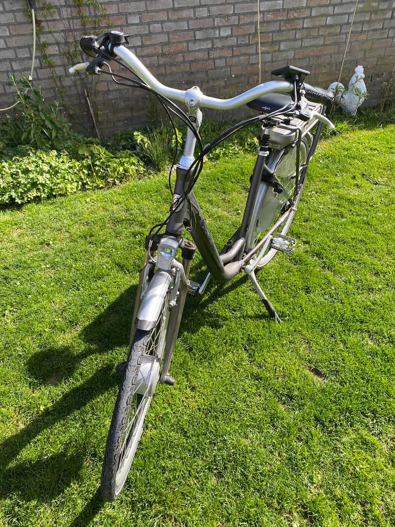 Vogue Basic elektrische fiets – 289 km met accu + lader, Fietsen en Brommers, Elektrische fietsen, Zo goed als nieuw, 47 tot 51 cm
