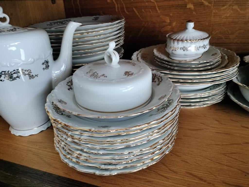 Prachtig Wit Porseleinen Servies met Gouden Rand, Antiek en Kunst, Antiek | Servies compleet, Ophalen