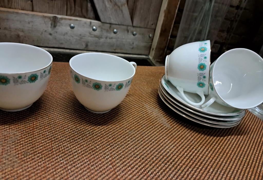 Vintage theekopjes met schotels - bloemmotief, Ophalen of Verzenden