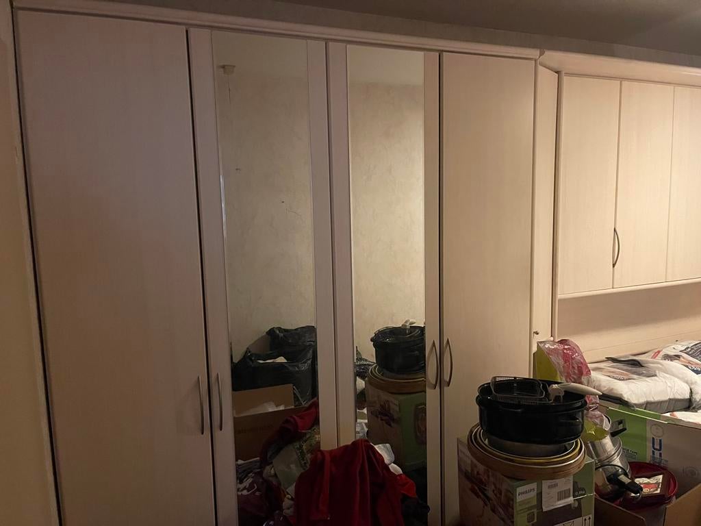 Gratis af te halen in Ommoord bed met ombouw incl binnenkast, Huis en Inrichting, Kasten | Kledingkasten, Ophalen, Gebruikt, 25 tot 50 cm