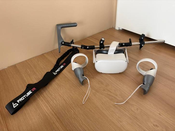 Oculus Quest 2 met ProTubeVR geweer accessoire, Spelcomputers en Games, Virtual Reality, Gebruikt, Overige platformen, VR-bril