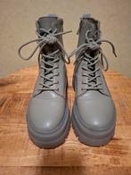 Stradivarius combat boots met plateauzolen maat 35, Lage of Enkellaarzen, Ophalen of Verzenden, Zo goed als nieuw, Grijs