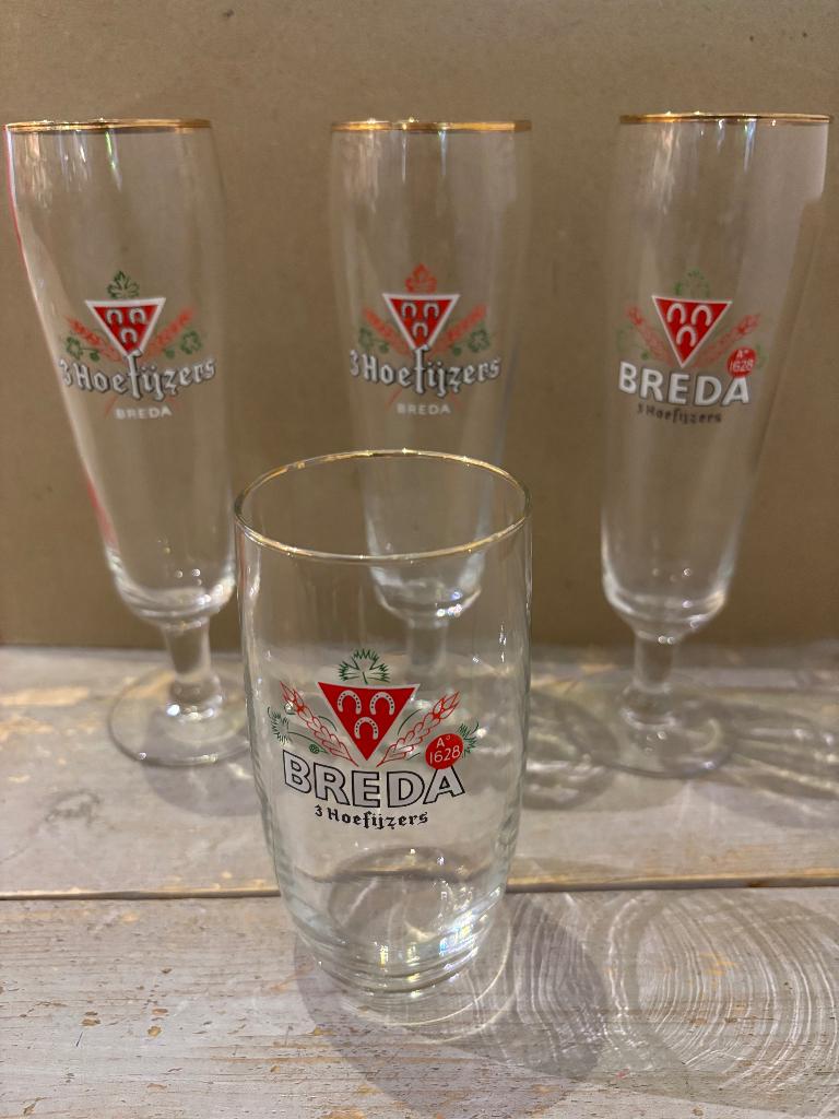 Vier vintage glazen van Drie Hoefijzers Bier Breda, Ophalen of Verzenden, Gebruikt, Glas of Glazen, Overige merken