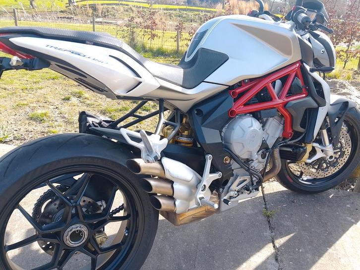 MV Agusta Brutale 800 F3, Motoren, Motoren | Overige merken, Particulier, Naked bike, meer dan 35 kW, 3 cilinders, Motorrijbewijs A