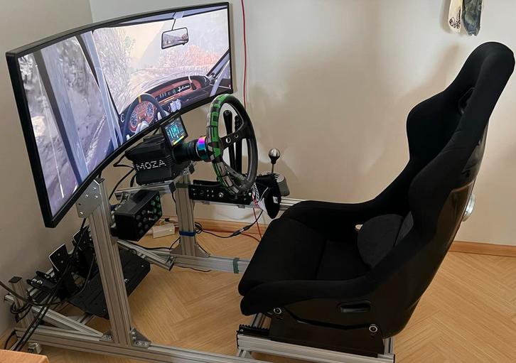 Complete Simracing Setup: Moza R9, 49" Monitor, Custom Rig, Spelcomputers en Games, Games | Overige, Zo goed als nieuw, Racen en Vliegen